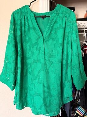 torrid Emerald Green Floral Textured V-Neck Tunic